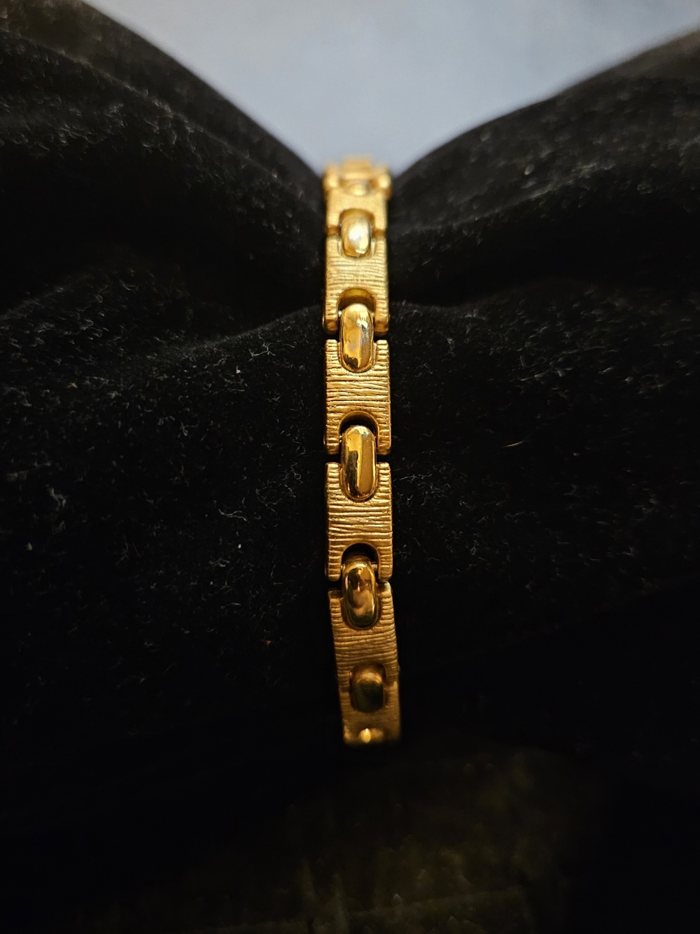 Elegant Gold Link Bracelet - Women Jewelry